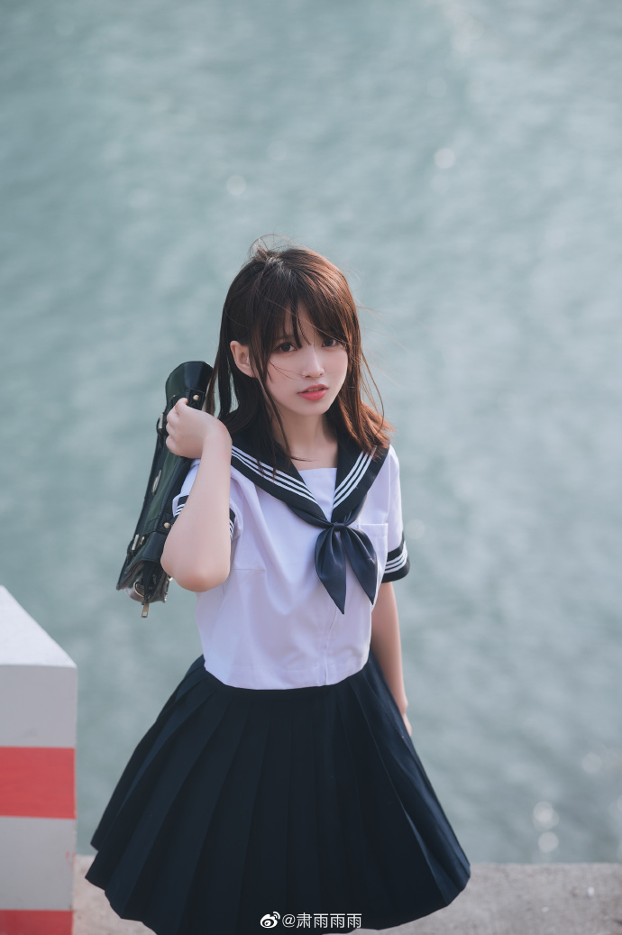 純淨系 Coser「肅雨」天使臉蛋讓人戀愛！身材卻比想像中還「胸」猛暴力