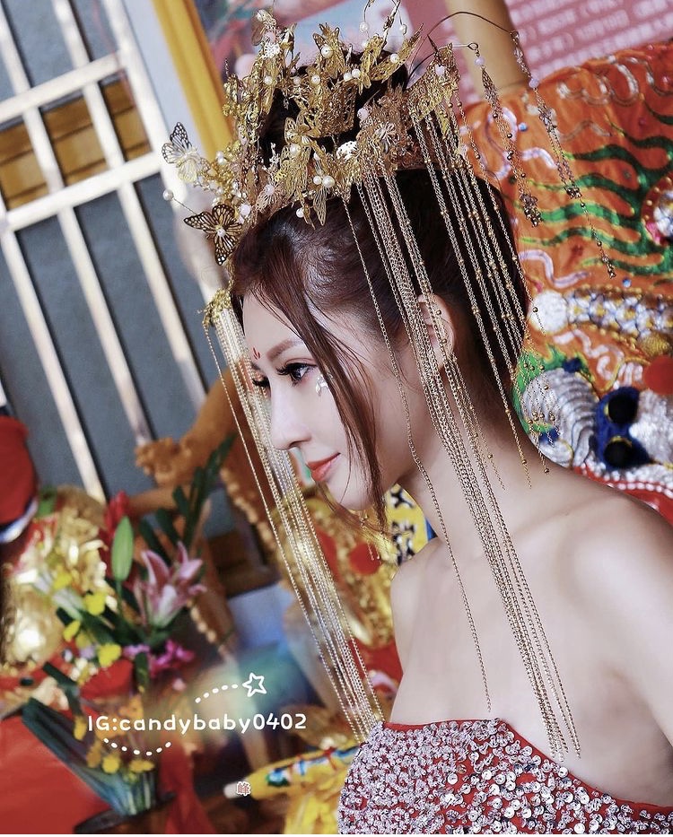 五官深邃，鼻子高挺，還有著一雙逆天的修長美腿~Candy鄭穩雯 - 美女圖 -