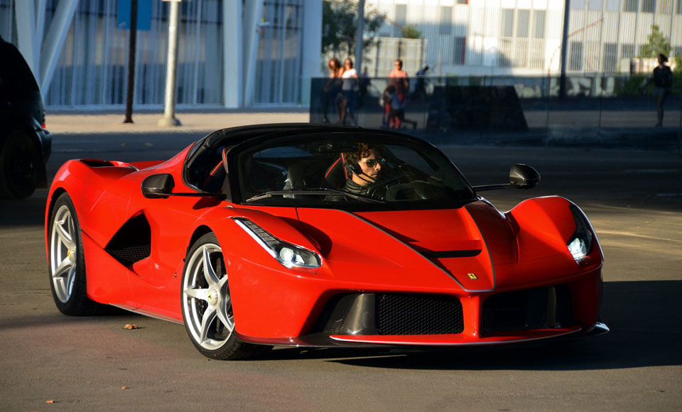 Ferrari-LaFerrari-5-1.jpg