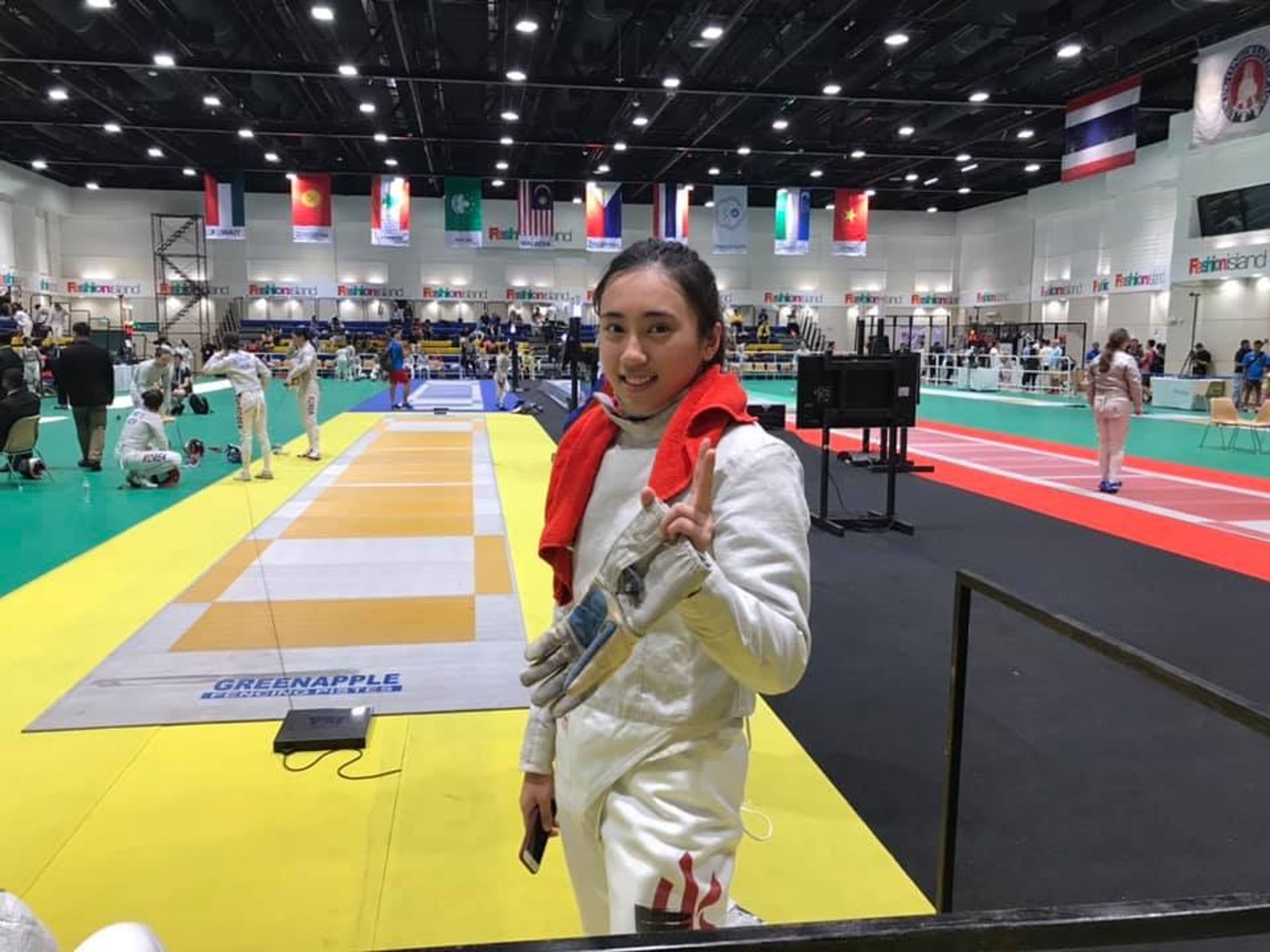 香港擊劍選手「文毅施」面罩脫下原來是個清秀正妹　還有飽滿好身材