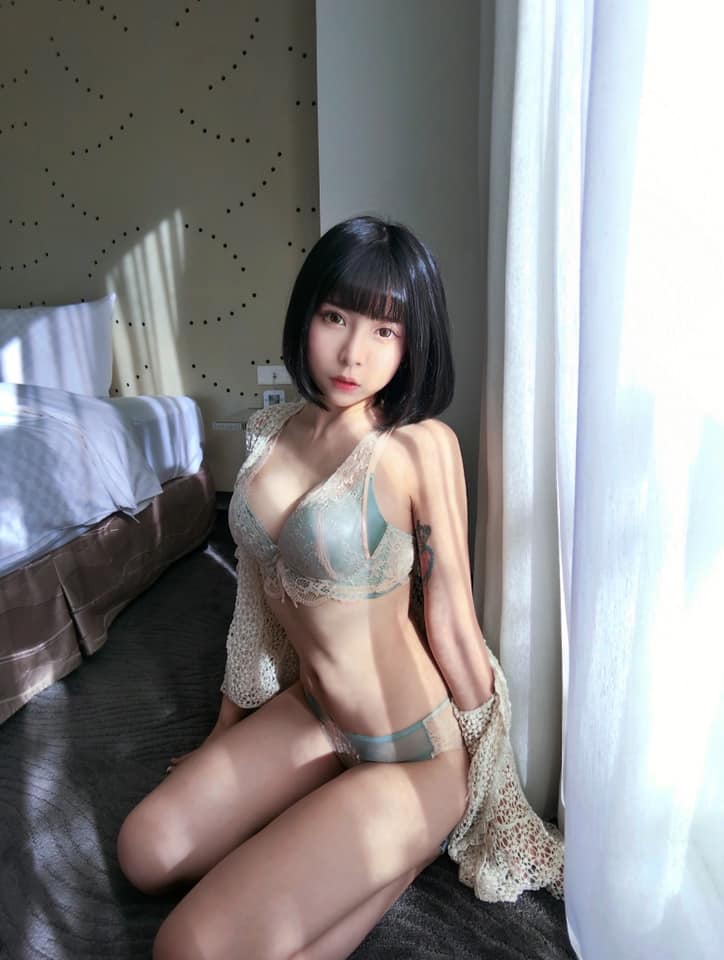 又壞又甜！短髮正妹「糖糖」風格百變！「美乳纖腰」收服網友心