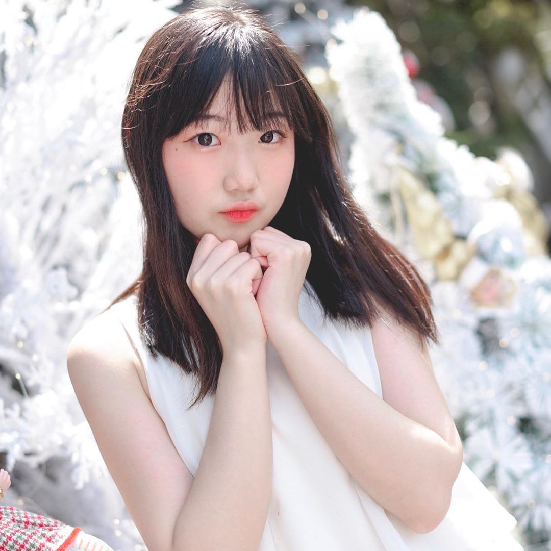 看起來年紀還小，但舉手投足已經散發致命女人味~miki - 亞洲美女 -