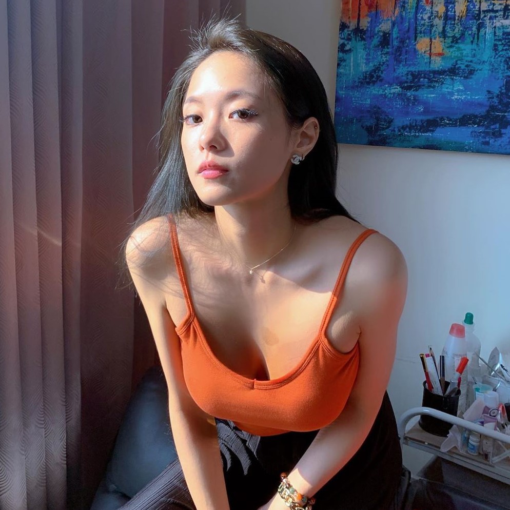 銷魂美乳溢出！波濤洶湧渾圓飽滿 - 美女圖 -