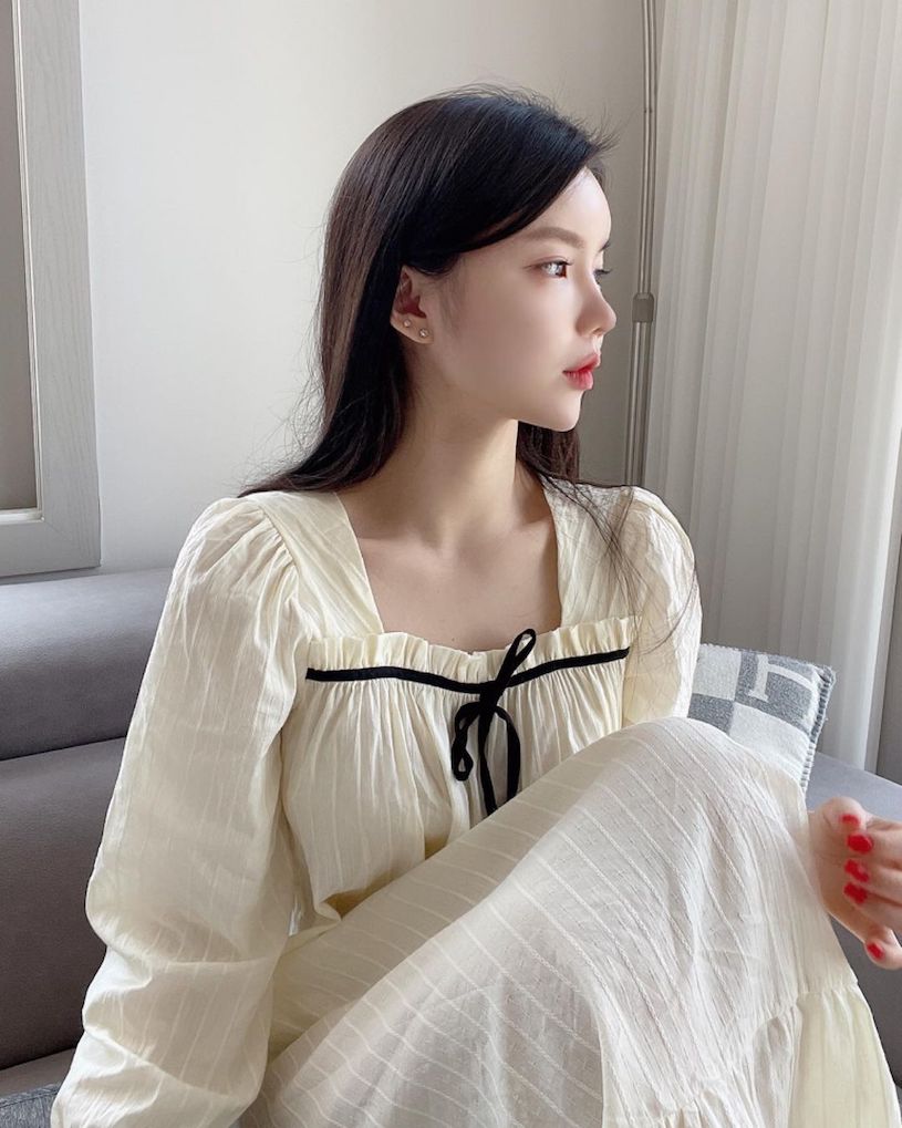 網拍正妹示範「性感低胸小洋裝」，「飽滿的美胸曲線」好明顯！