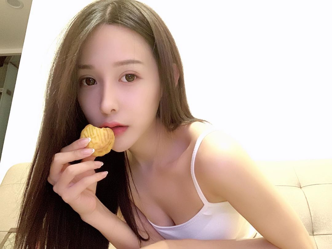 穿上比基尼的時刻  更顯那超智慧的囤脂系統都集中於雙乳上~蘇詩尹Sue - 美女圖 -