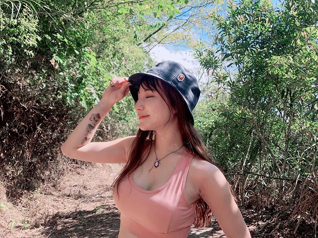 那邪惡領口下的渾圓炸彈  鮮嫩欲垂的模樣讓人有了許多大膽想法~張皮皮Pipi（張瀞尹） - 美女圖 -