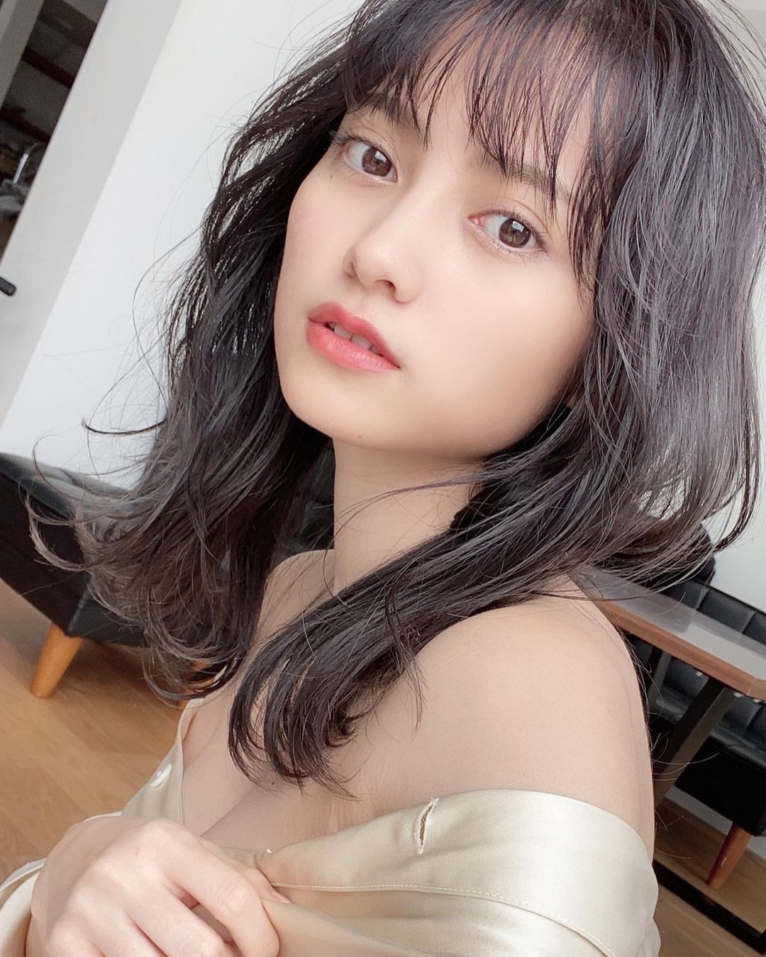 新一代女神「桃月梨子」胸前太有料！「飽滿 E 乳」溢出比基尼