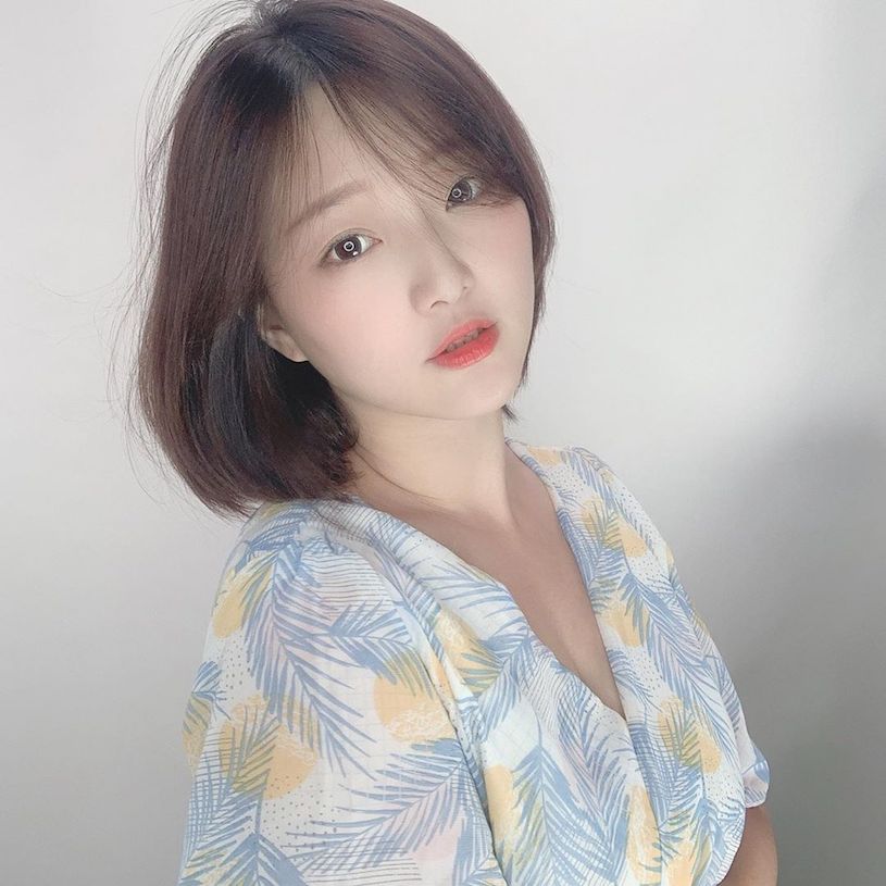 渾圓的巨乳把T恤撐得特別開  視覺看起來超震撼~施菲亞Feiya - 美女圖 -
