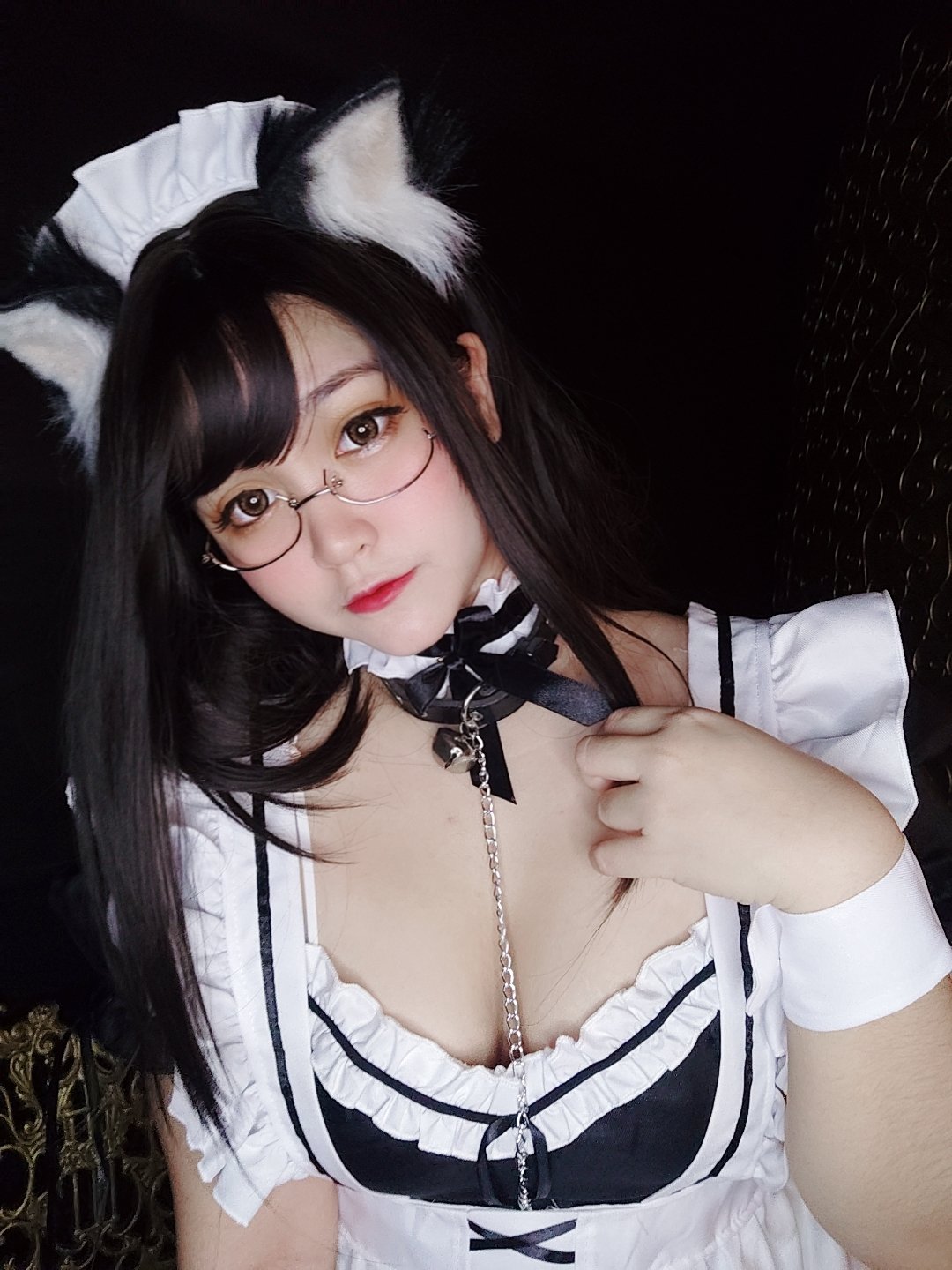 以身相挺了啦！混血 Coser 性感辣照 N 連發　向粉絲喊話需要金援救助