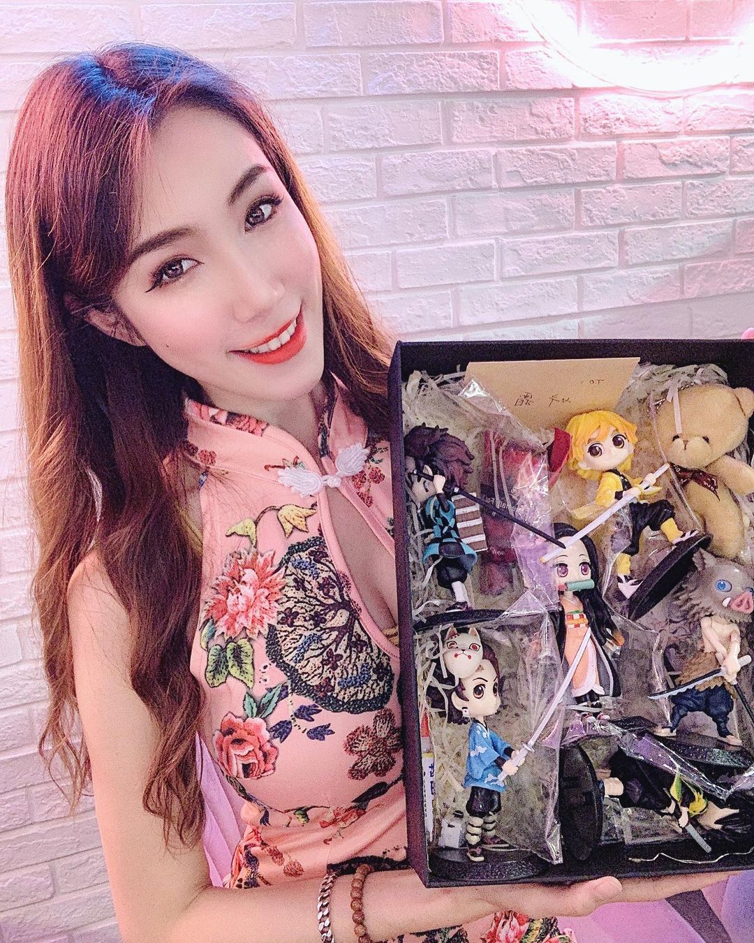 300萬台灣輕熟女＂Kyna林妤霜＂直播大膽外露兇猛服裝秀! - 美女圖 -