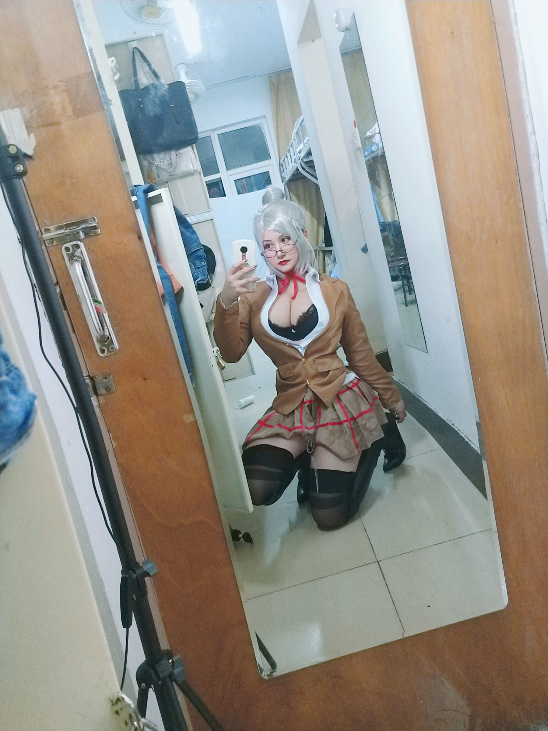 [網紅Coser] 夏鴿鴿不想起床 《副會長》 寫真集 - COSPLAY -