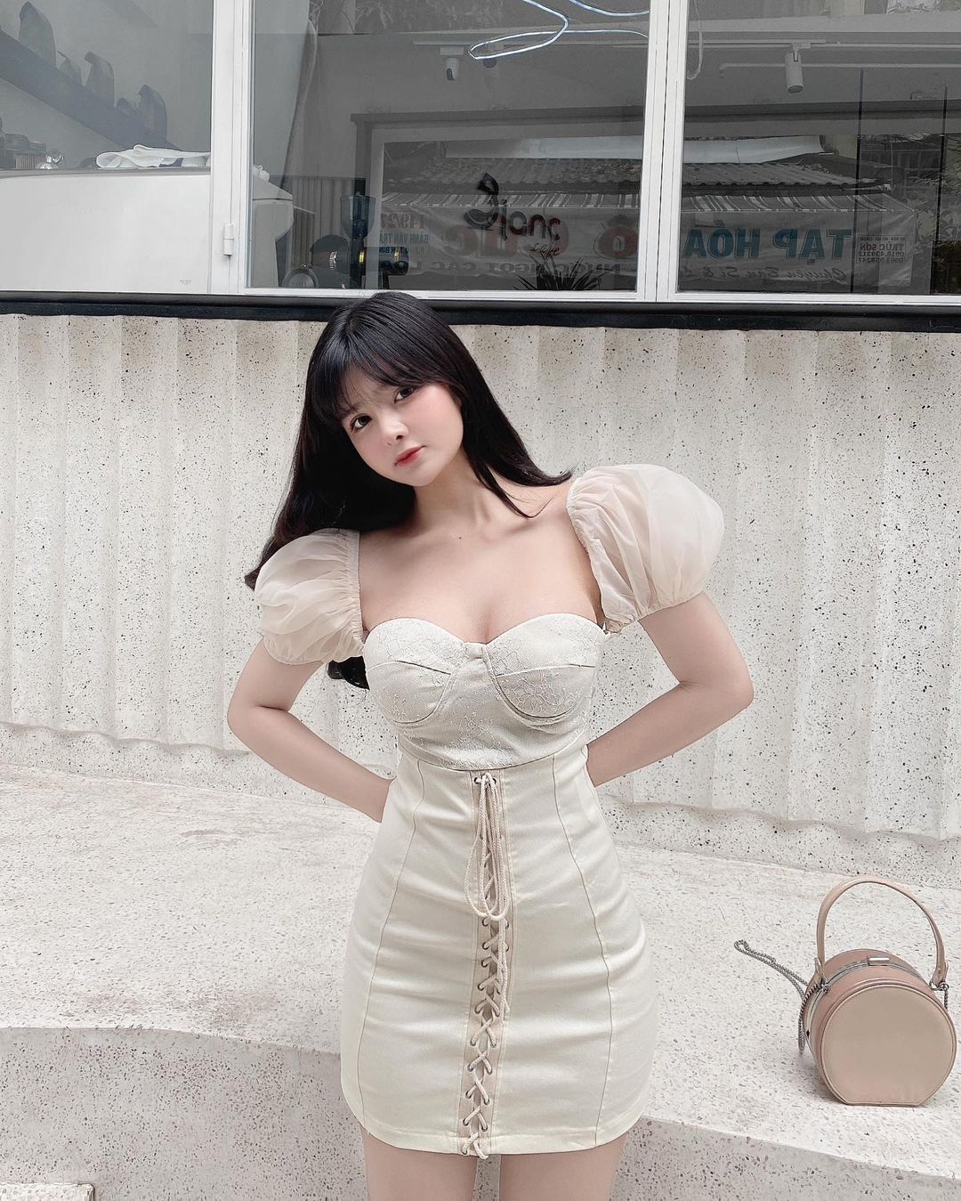 天菜越南妹！網拍闆娘 Do Khanh An 曬穿搭照  美乳身材讓人戀愛