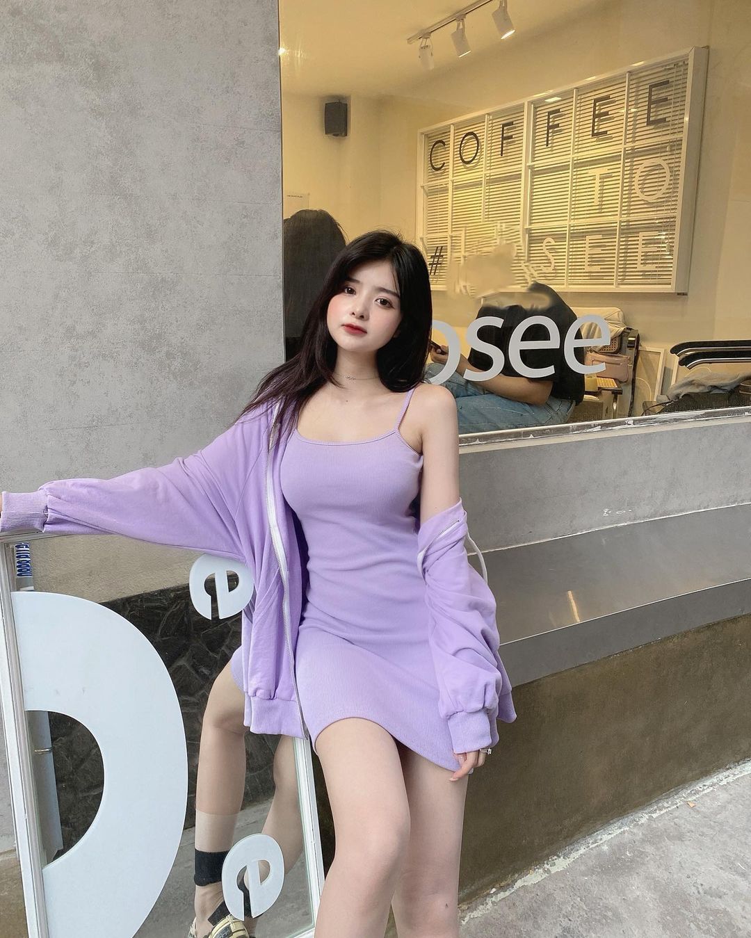天菜越南妹！網拍闆娘 Do Khanh An 曬穿搭照  美乳身材讓人戀愛