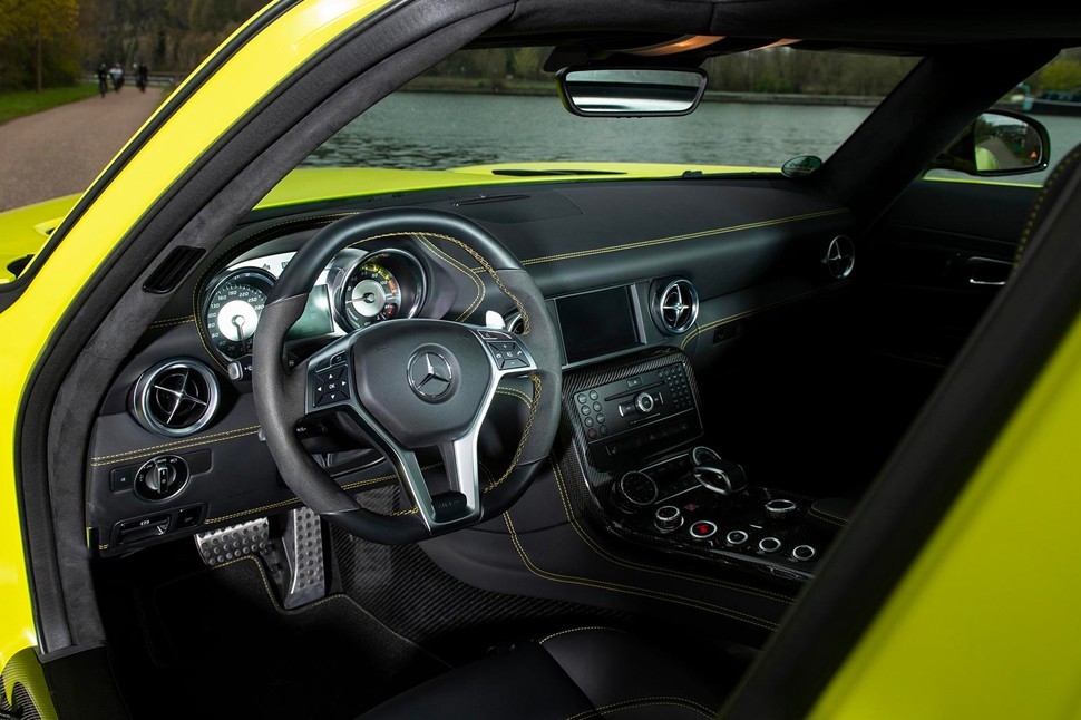 https___hk.hypebeast.com_files_2021_05_rm-sothebys-2013-mercedes-benz-sls-amg-co.jpg