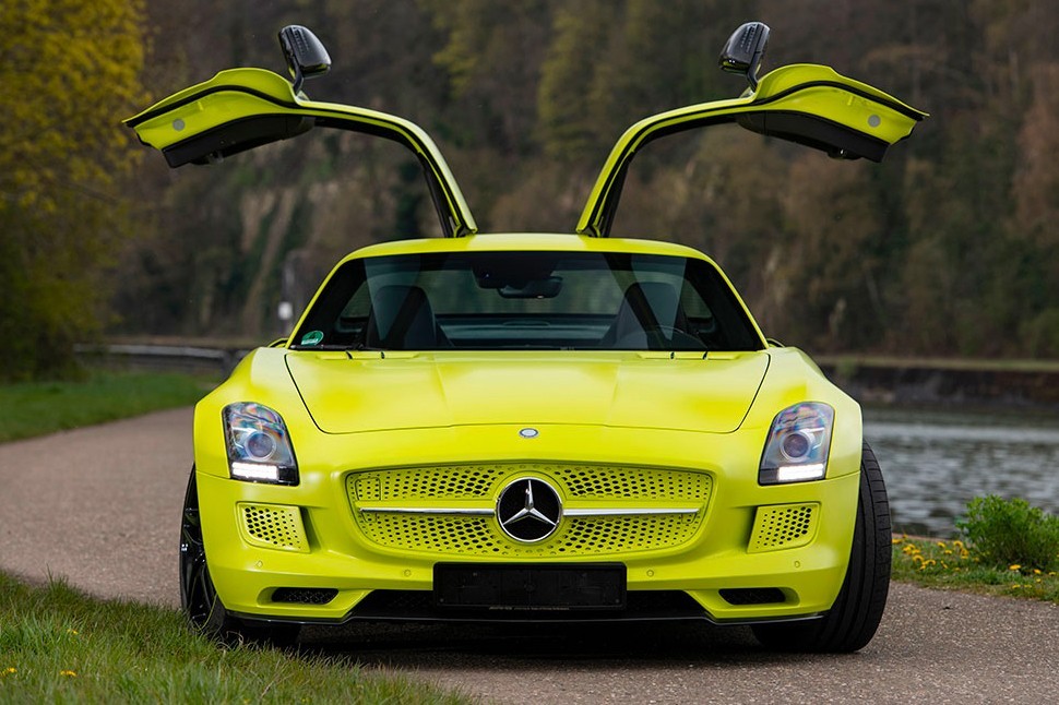 https___hk.hypebeast.com_files_2021_05_rm-sothebys-2013-mercedes-benz-sls-amg-co.jpg