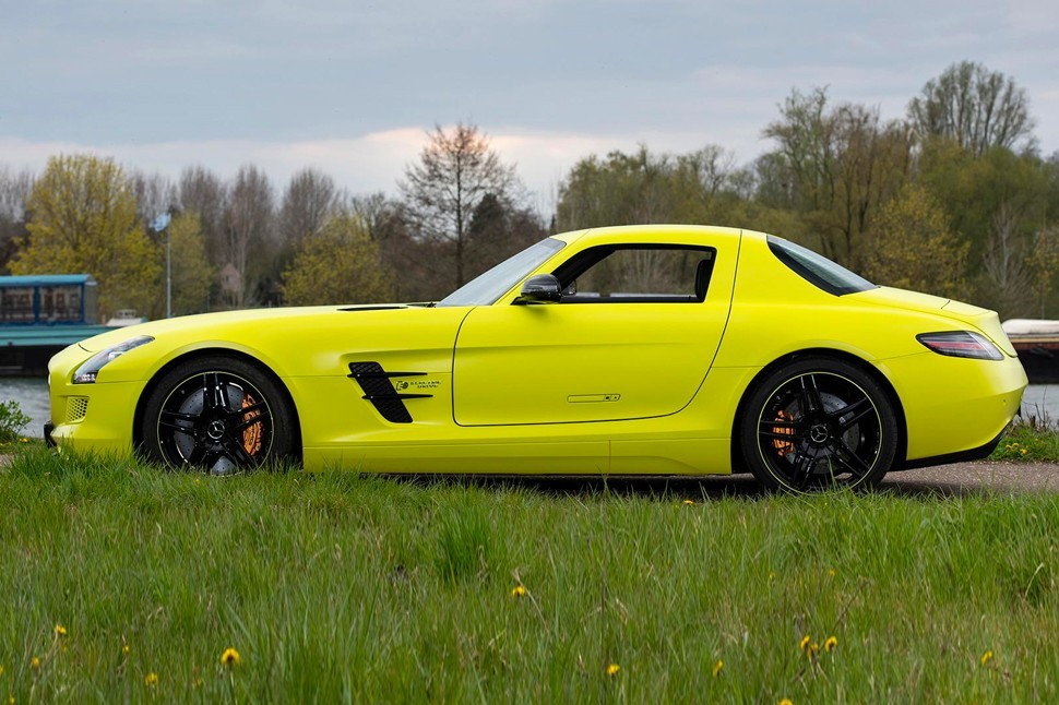 https___hk.hypebeast.com_files_2021_05_rm-sothebys-2013-mercedes-benz-sls-amg-co.jpg