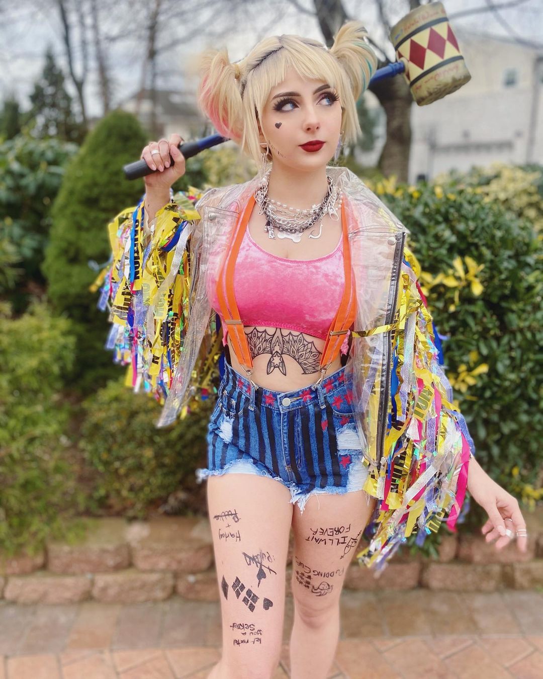 雪白大奶藏不住！爆乳Coser身材火辣戰力驚人 隔著螢幕感受到巨乳殺