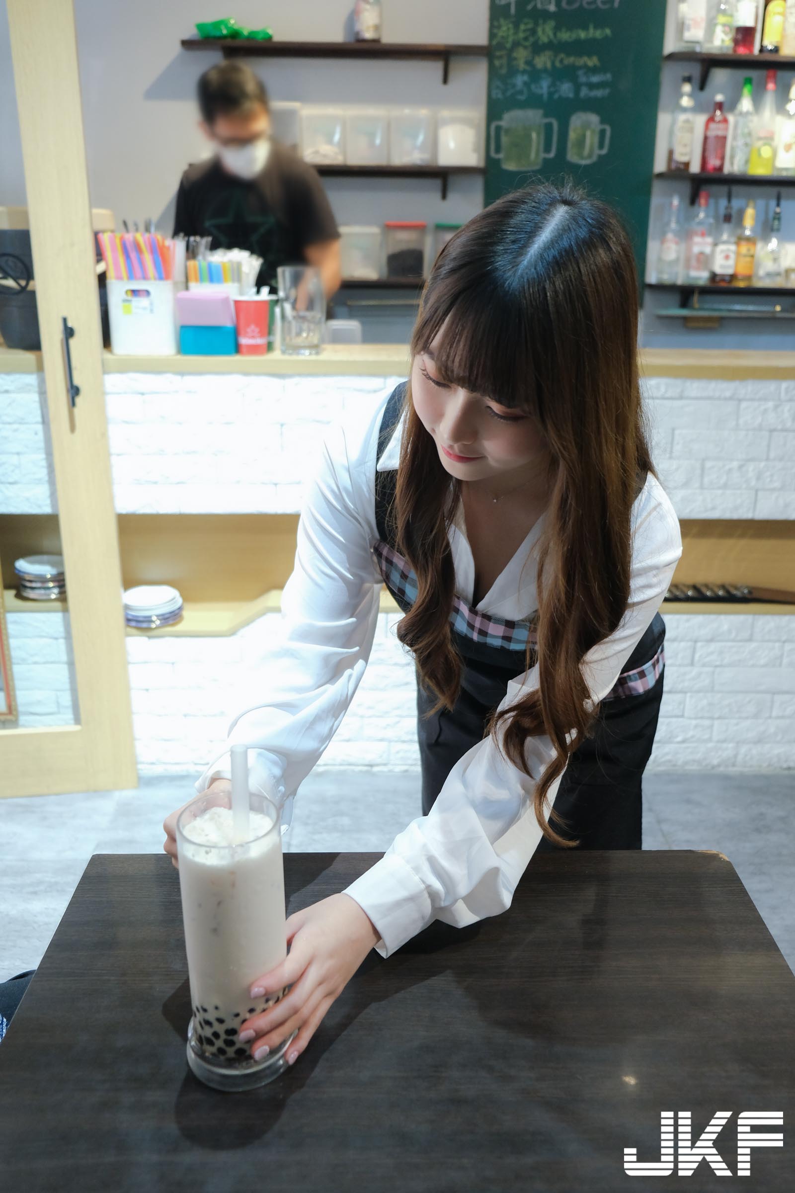 西門町飲料店「超可愛店員」甜美笑容好迷人！完美高顏值讓人戀愛