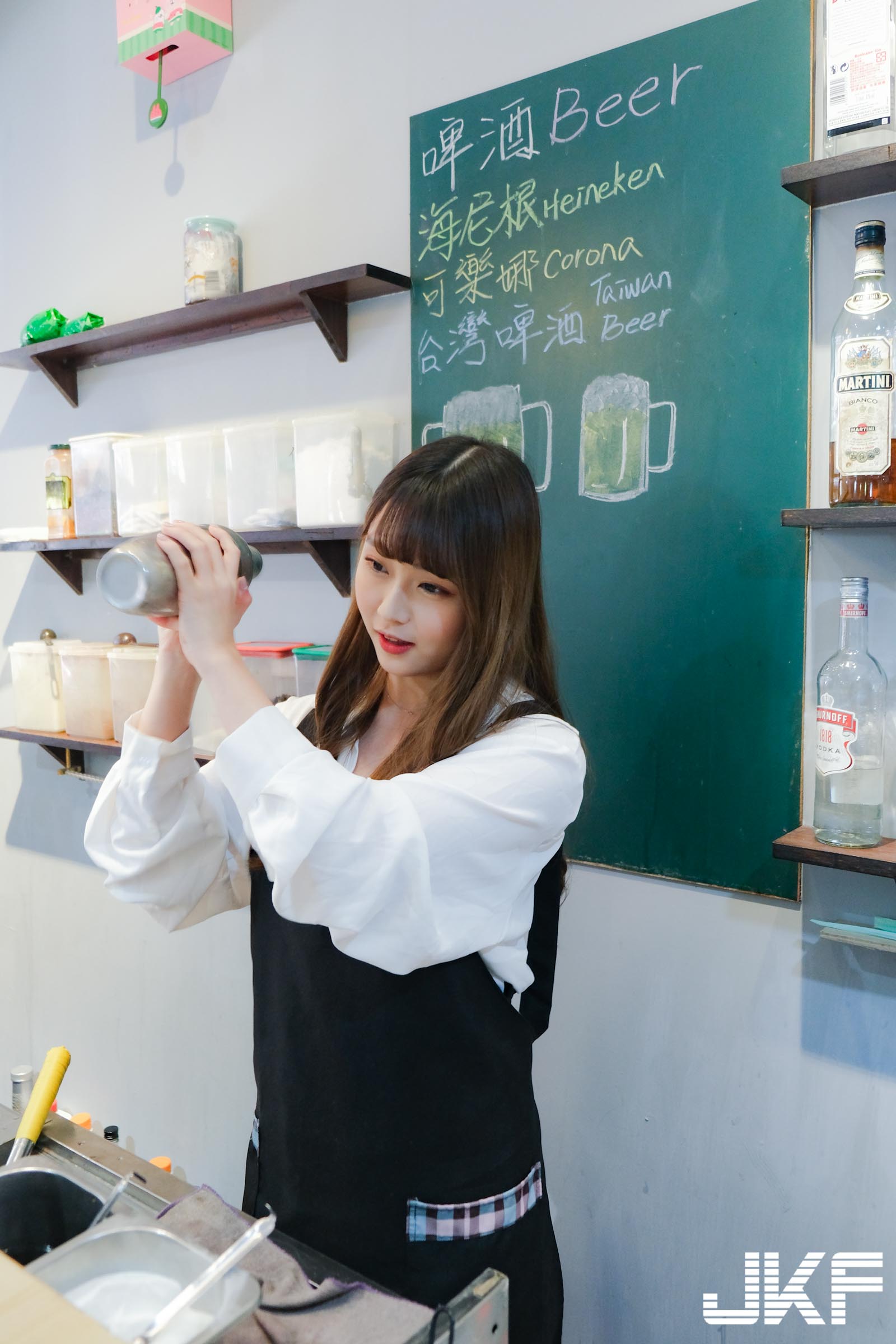 西門町飲料店「超可愛店員」甜美笑容好迷人！完美高顏值讓人戀愛