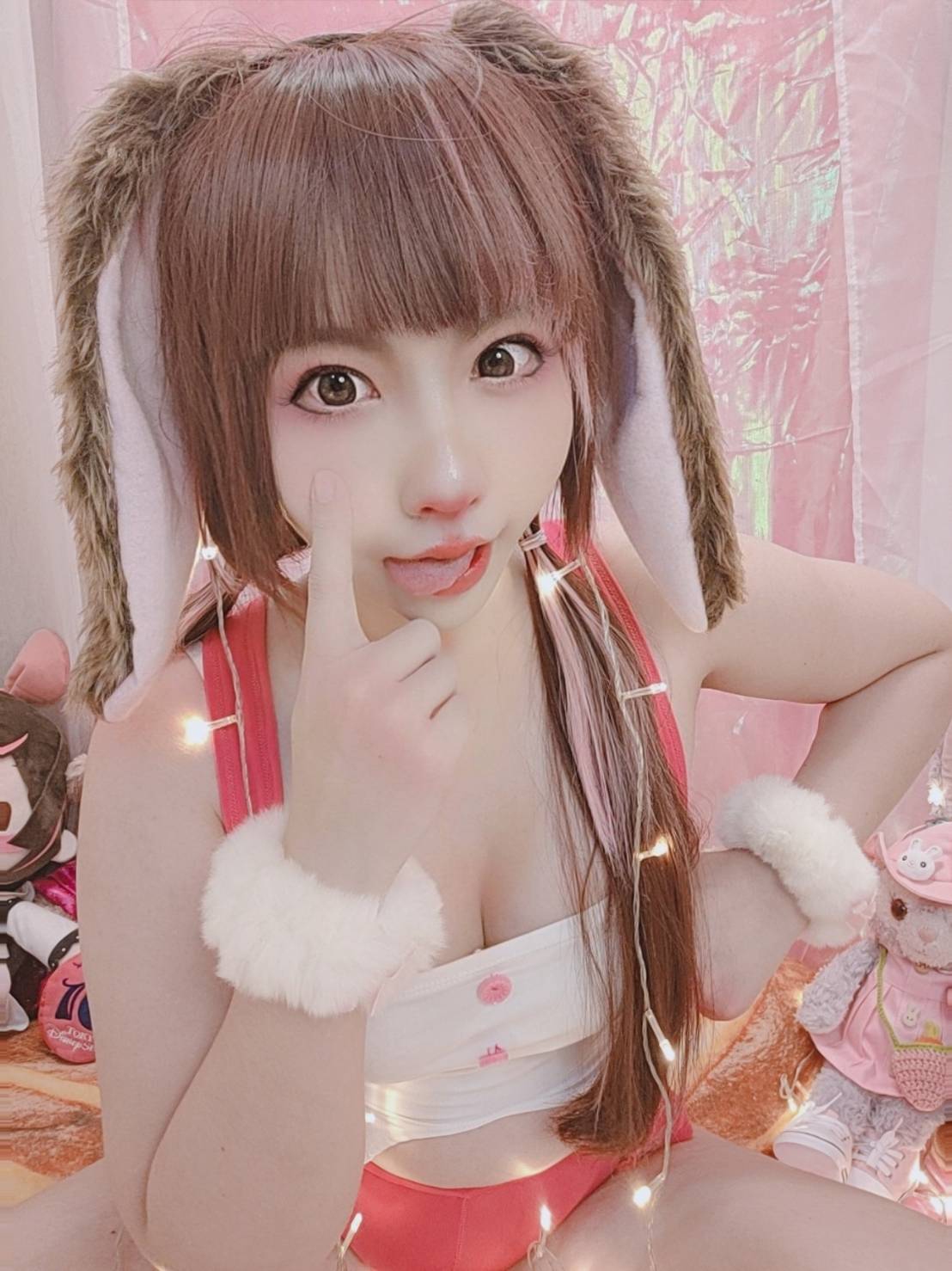 正妹 Coser「18+偽 AV 寫真」曝光　尺度超乎想像…甜美系人設瞬間崩塌