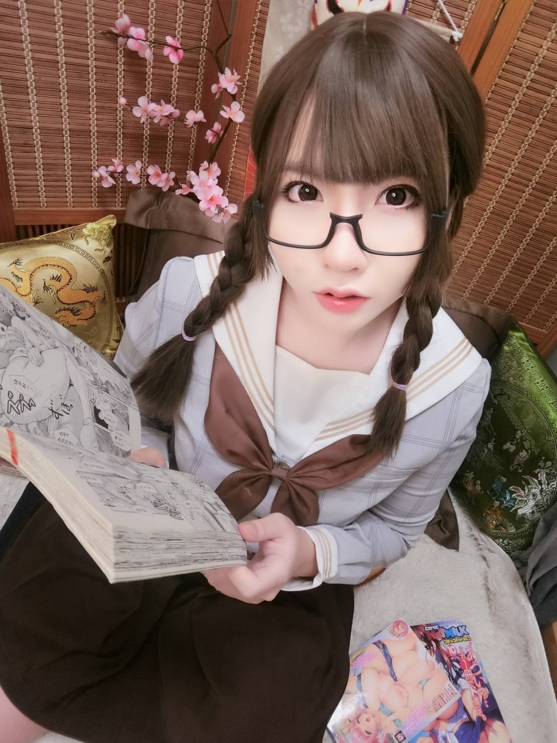 正妹 Coser「18+偽 AV 寫真」曝光　尺度超乎想像…甜美系人設瞬間崩塌