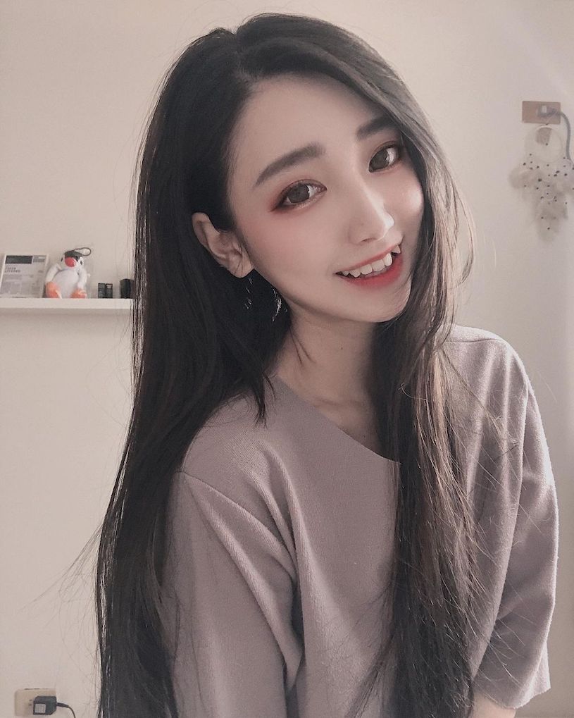 22歲正妹甜心「優格」臉蛋好Q，「性感的纖腰曲線」太誘人了！
