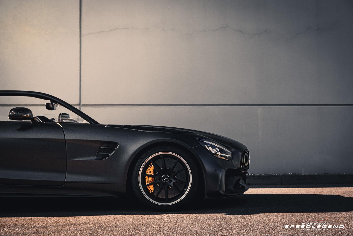 https___hk.hypebeast.com_files_2021_05_roland-a-bussink-mercedes-amg-gt-r-roadst.jpg