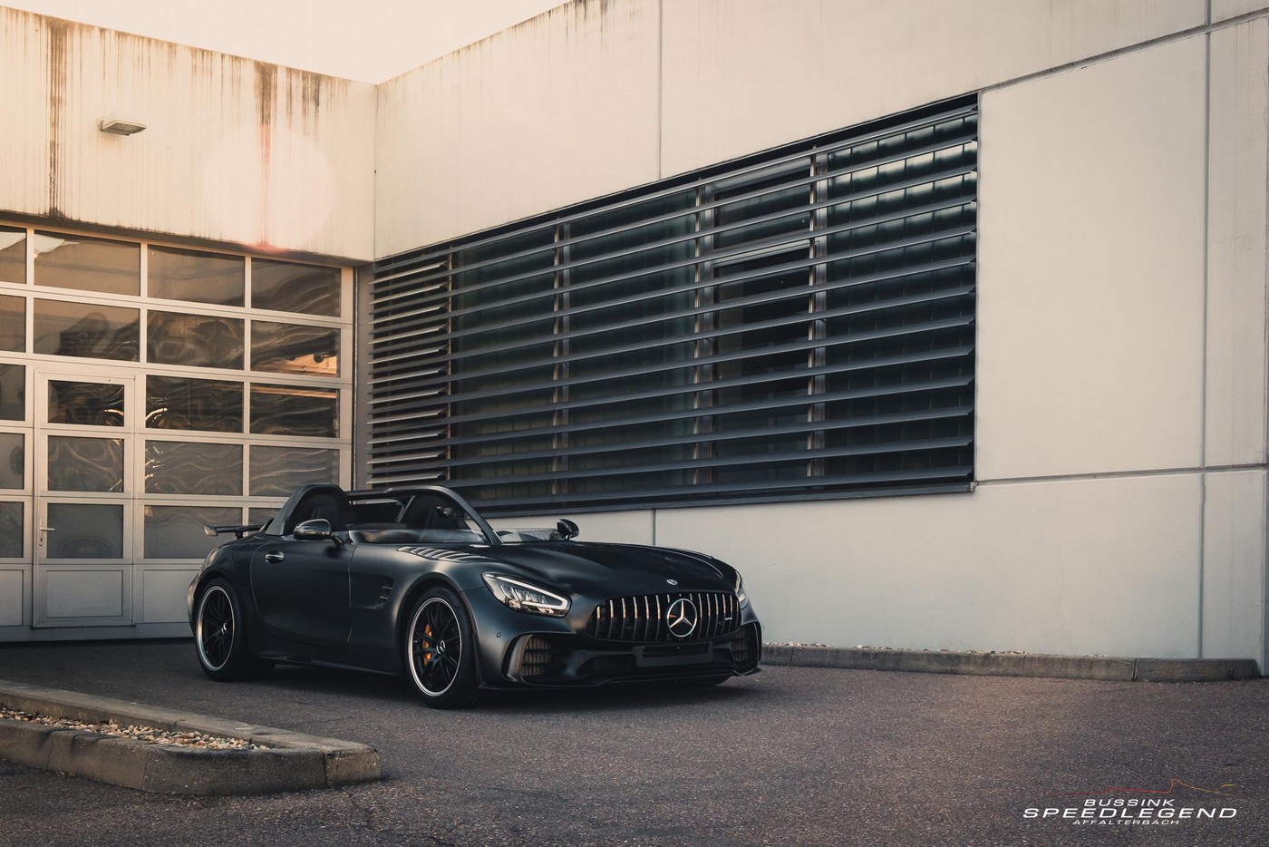 https___hk.hypebeast.com_files_2021_05_roland-a-bussink-mercedes-amg-gt-r-roadst.jpg