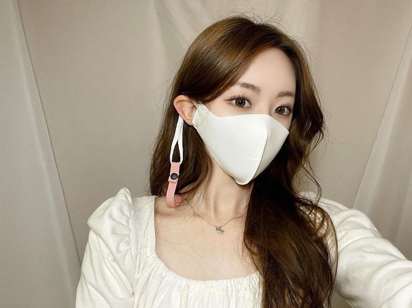 到大草原踏青的「高顏值老闆娘」，IG美照「曲線好誘人」！