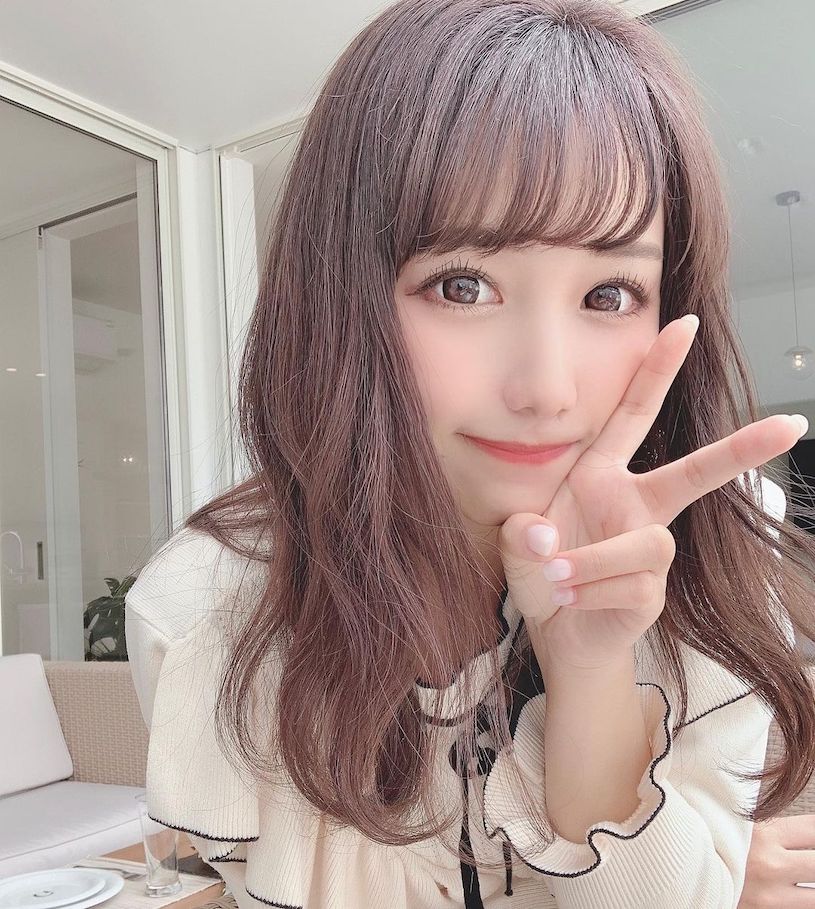 名古屋小隻馬「V字洋裝」好性感，「超可愛容顏」看了好愛！