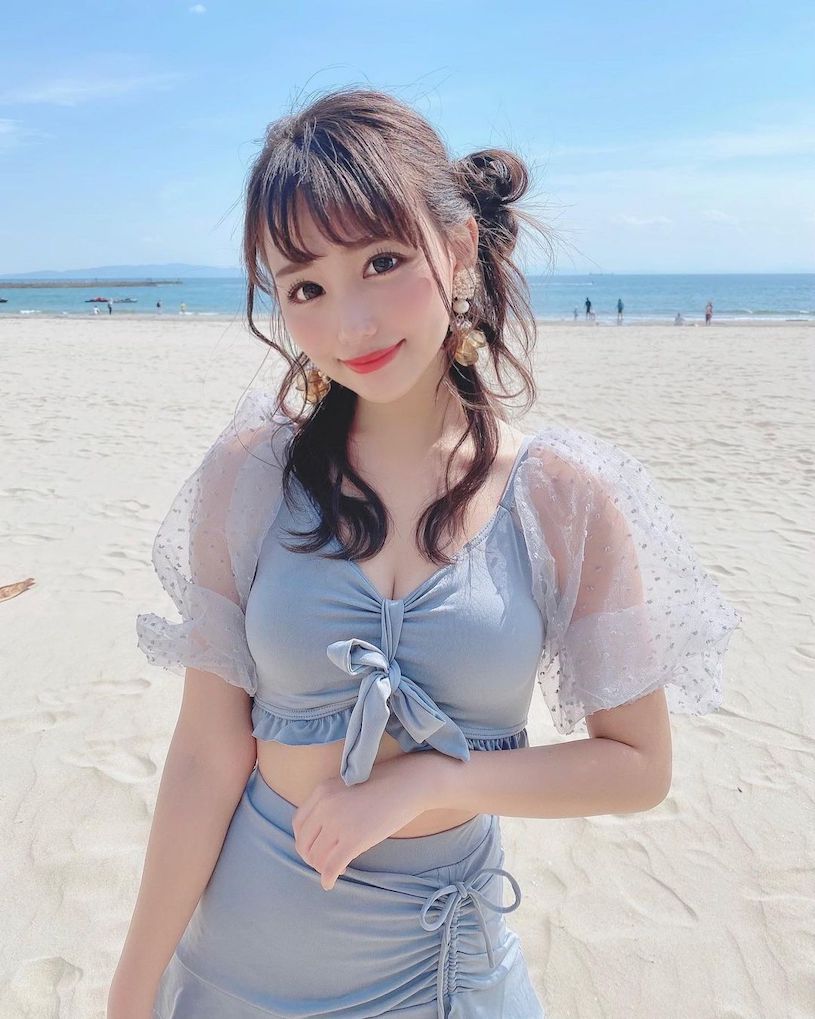 名古屋小隻馬「V字洋裝」好性感，「超可愛容顏」看了好愛！