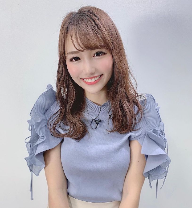 名古屋小隻馬「V字洋裝」好性感，「超可愛容顏」看了好愛！