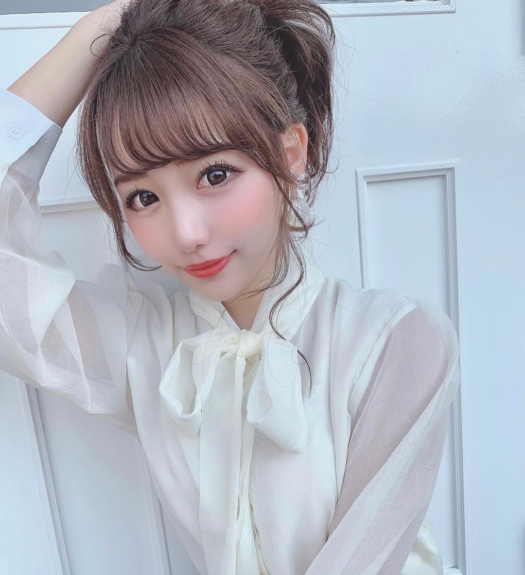 名古屋小隻馬「V字洋裝」好性感，「超可愛容顏」看了好愛！