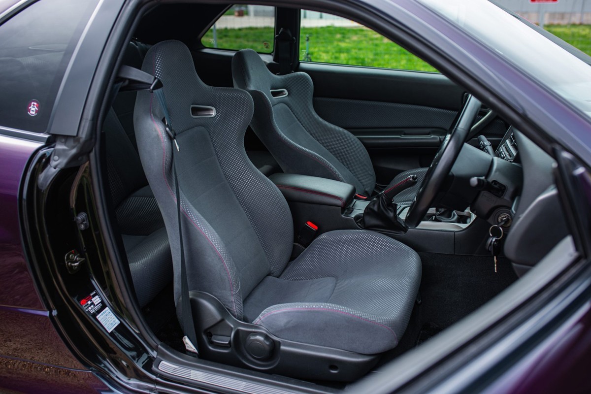 https___hk.hypebeast.com_files_2021_06_1999-nissan-skyline-gt-r-v-spec-midnight-.jpg