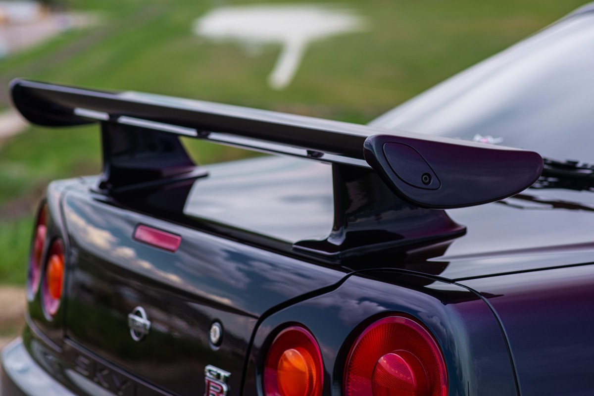 https___hk.hypebeast.com_files_2021_06_1999-nissan-skyline-gt-r-v-spec-midnight-.jpg