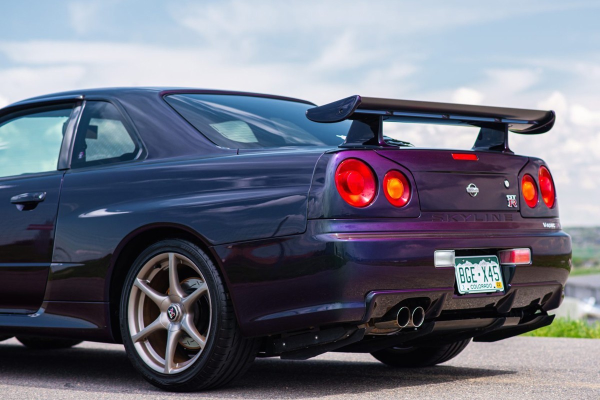 https___hk.hypebeast.com_files_2021_06_1999-nissan-skyline-gt-r-v-spec-midnight-.jpg