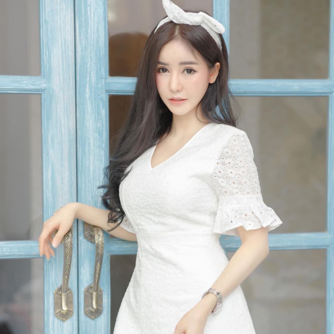 白嫩清純正妹WFH「爆乳煮火鍋」，超香嫩畫面讓人想吃牛奶鍋！