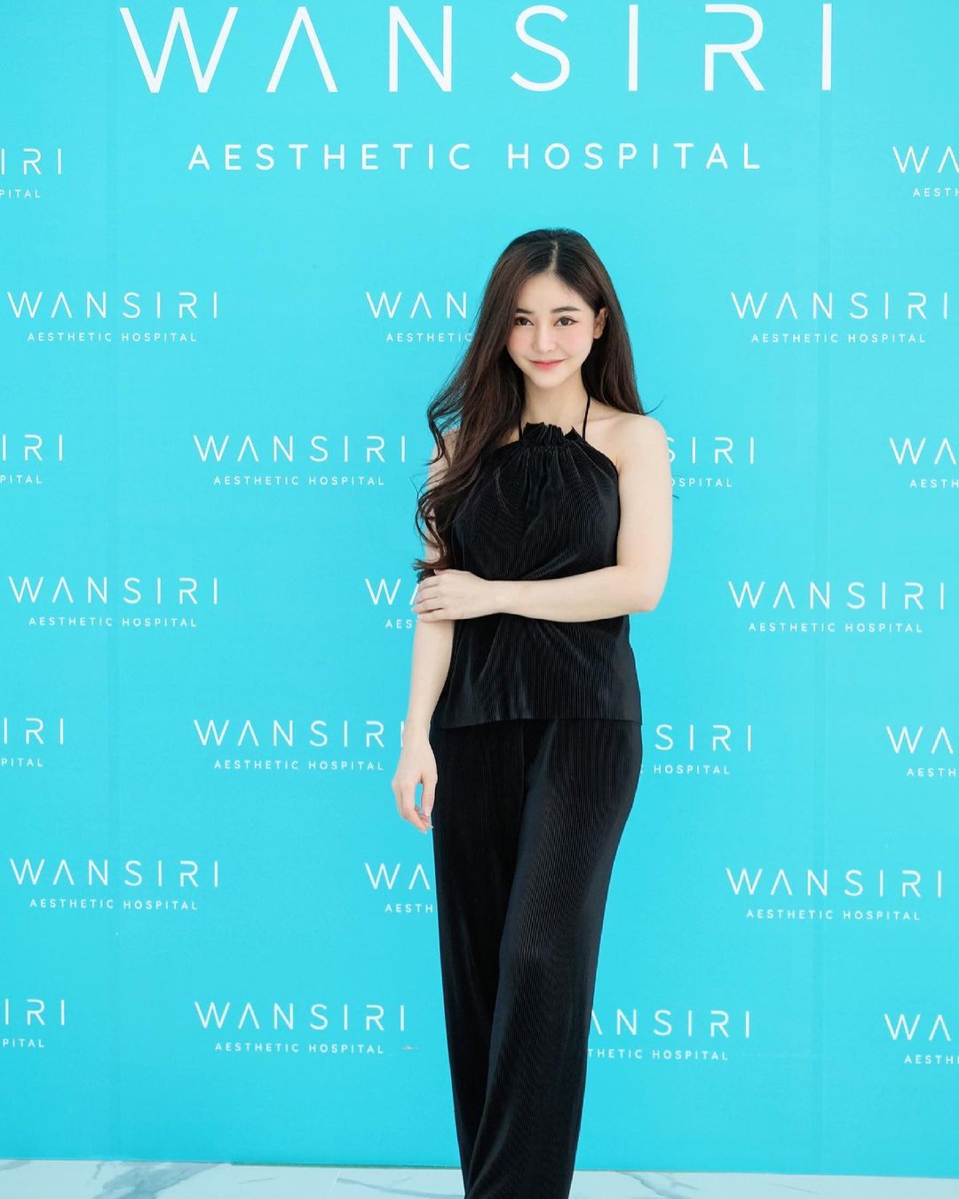 白嫩清純正妹WFH「爆乳煮火鍋」，超香嫩畫面讓人想吃牛奶鍋！