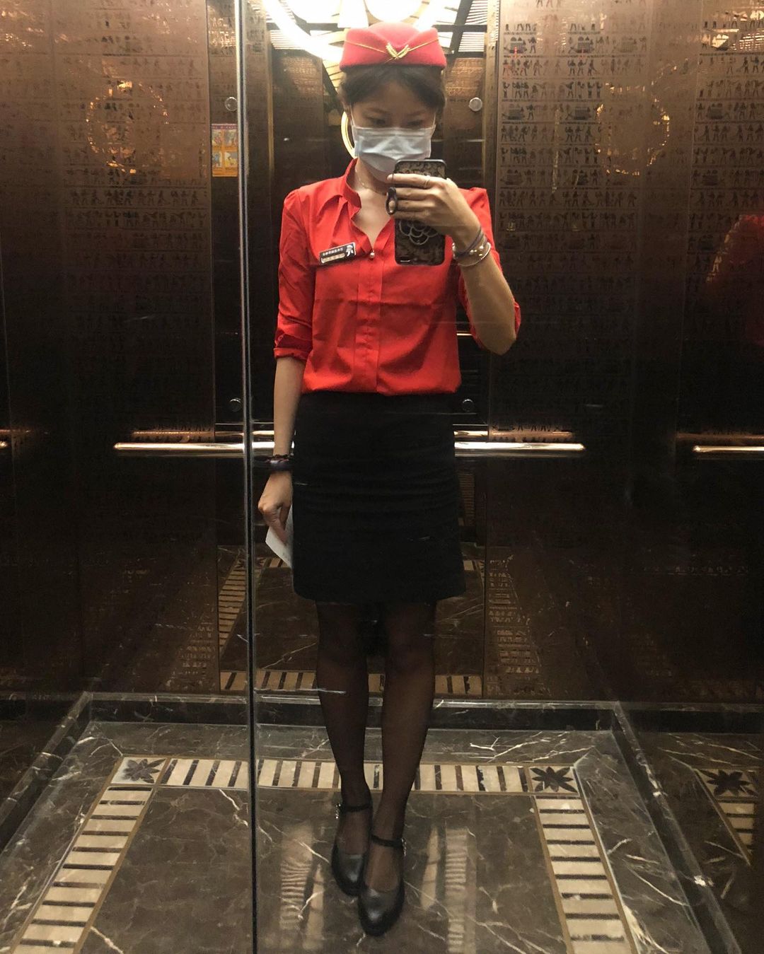 穿套裝加黑絲的服務員黃X米 - 美女圖 -
