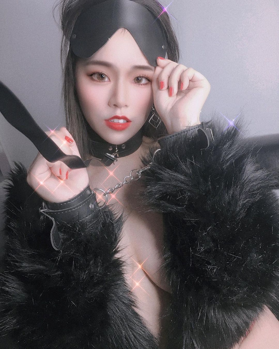 馮子紜鄰家系美女 隱藏在皮草下的巨乳 - 美女圖 -