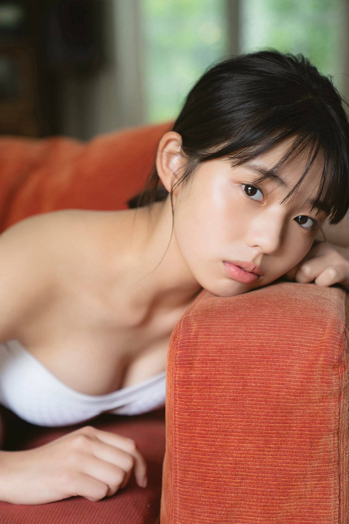 甜美小廚娘「菊地姫奈」只穿內衣爆乳做菜　誘人畫面讓人看了口水都滴下來