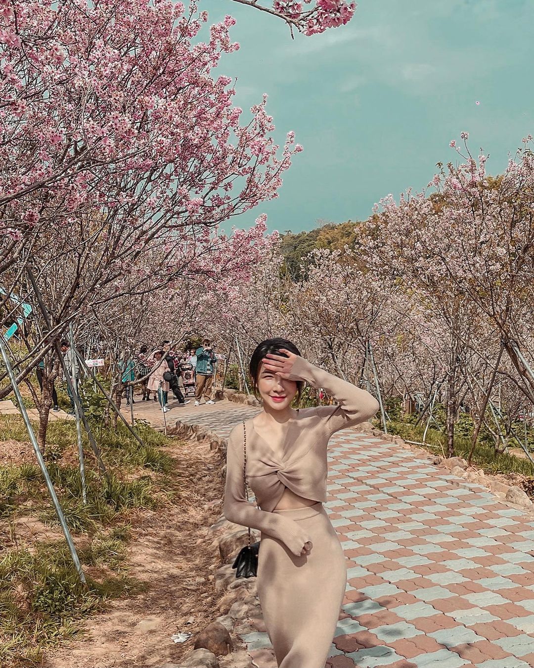美艷氣質御姐愛語莎 展現超性感身材 散發滿滿魅力 - 美女圖 -