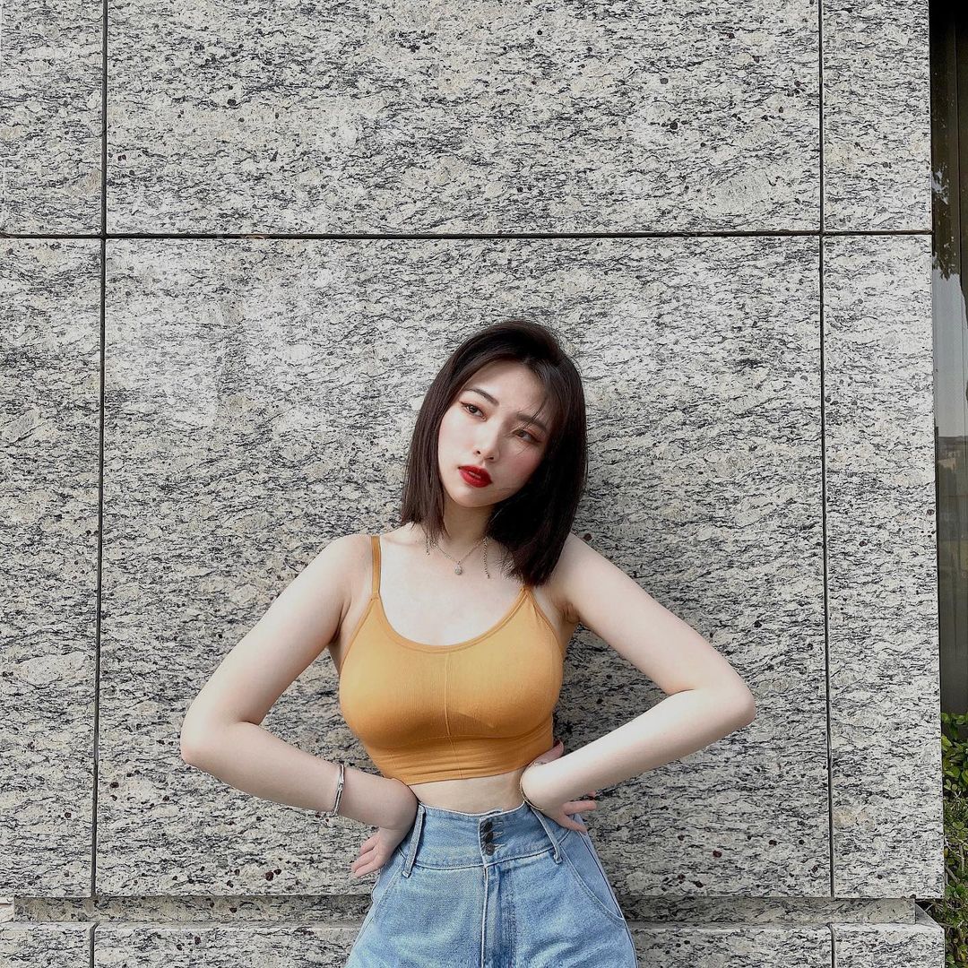 江宛庭火辣的豐滿線條藏不住了 - 美女圖 -