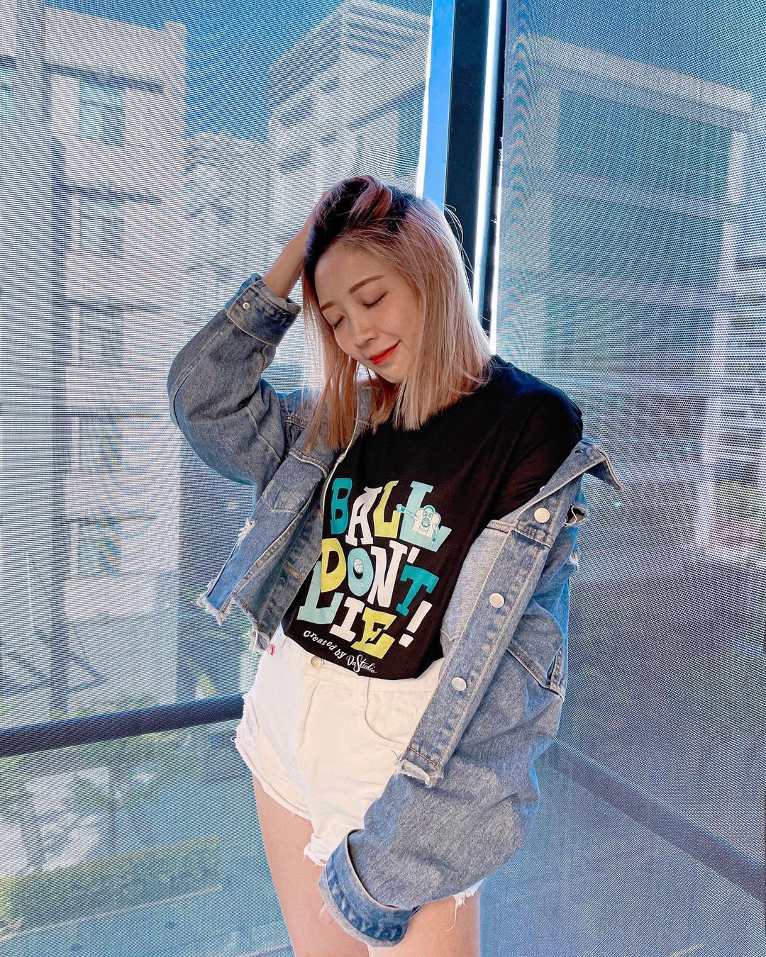 廖幼齒 衣服底下波濤洶湧 讓人無法直視 - 美女圖 -