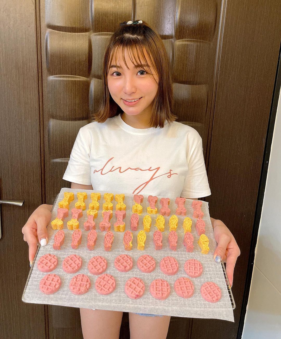 長庚護理系「E奶甜心」張皮皮，俏麗短髮＋爆乳旗袍讓粉絲大呼：性感又可愛