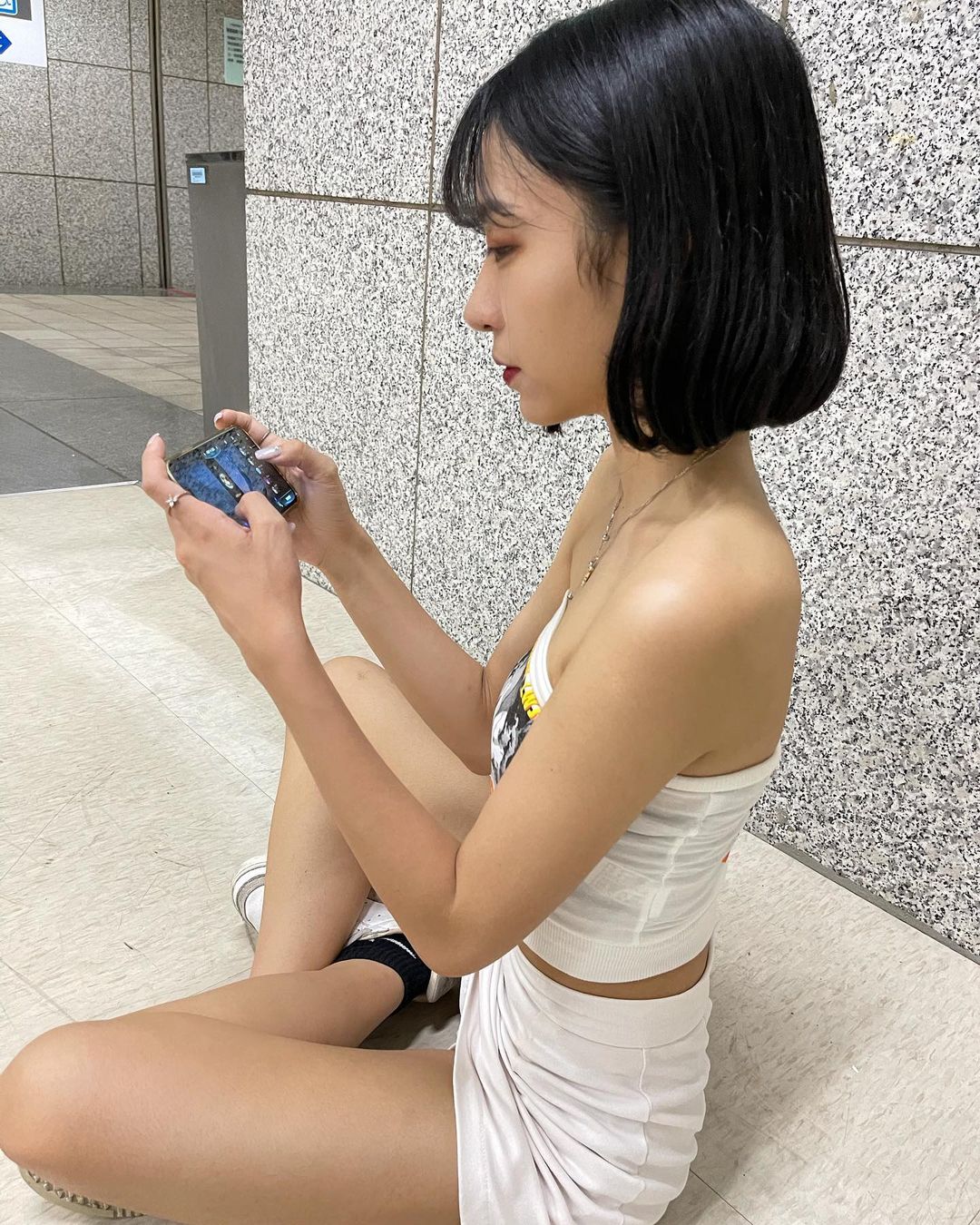 喜歡打傳說妹子 lee 魅惑的眼神讓人招架不住 - 美女圖 -