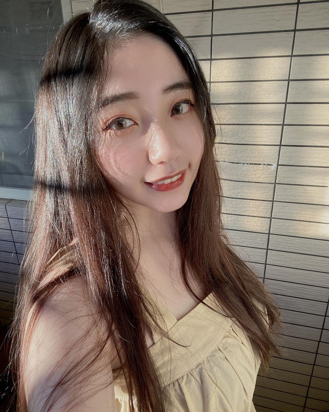可愛妖豔型女孩夜雨 魅惑的眼神真誘人~ - 美女圖 -