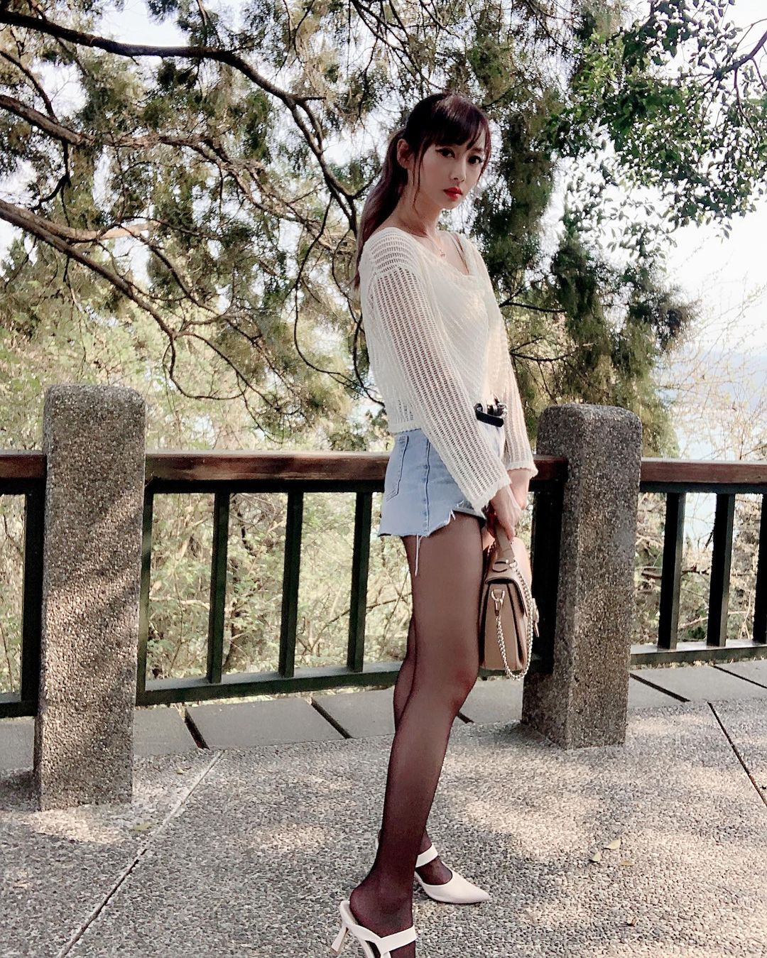 喜歡穿黑絲女孩艾薇 ig滿滿的福利讓網友大飽眼福~ - 美女圖 -