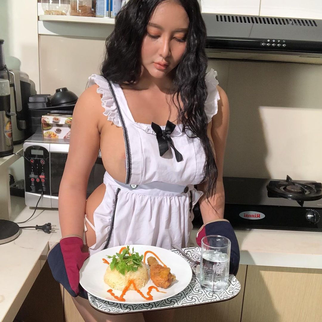 越南巨乳Youtuber「武惠玉鳳」無罩廚房性感烹飪 - 亞洲美女 -
