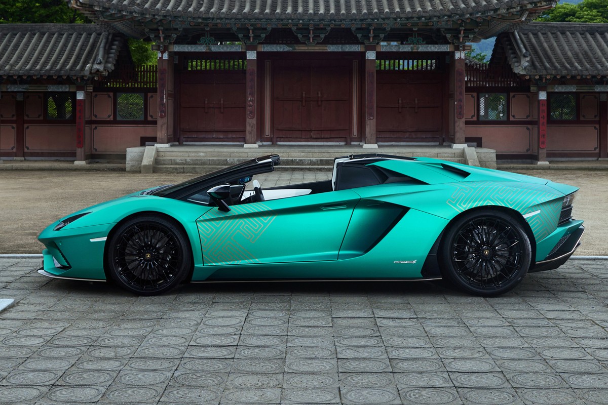 https___hypebeast.com_image_2021_08_lamborghini-aventador-s-roadster-korean-spec.jpg